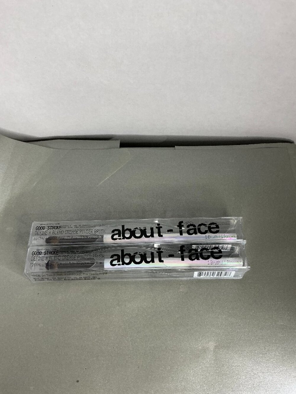 About-face Good Stroke Define + Blend Crease Powder Brush